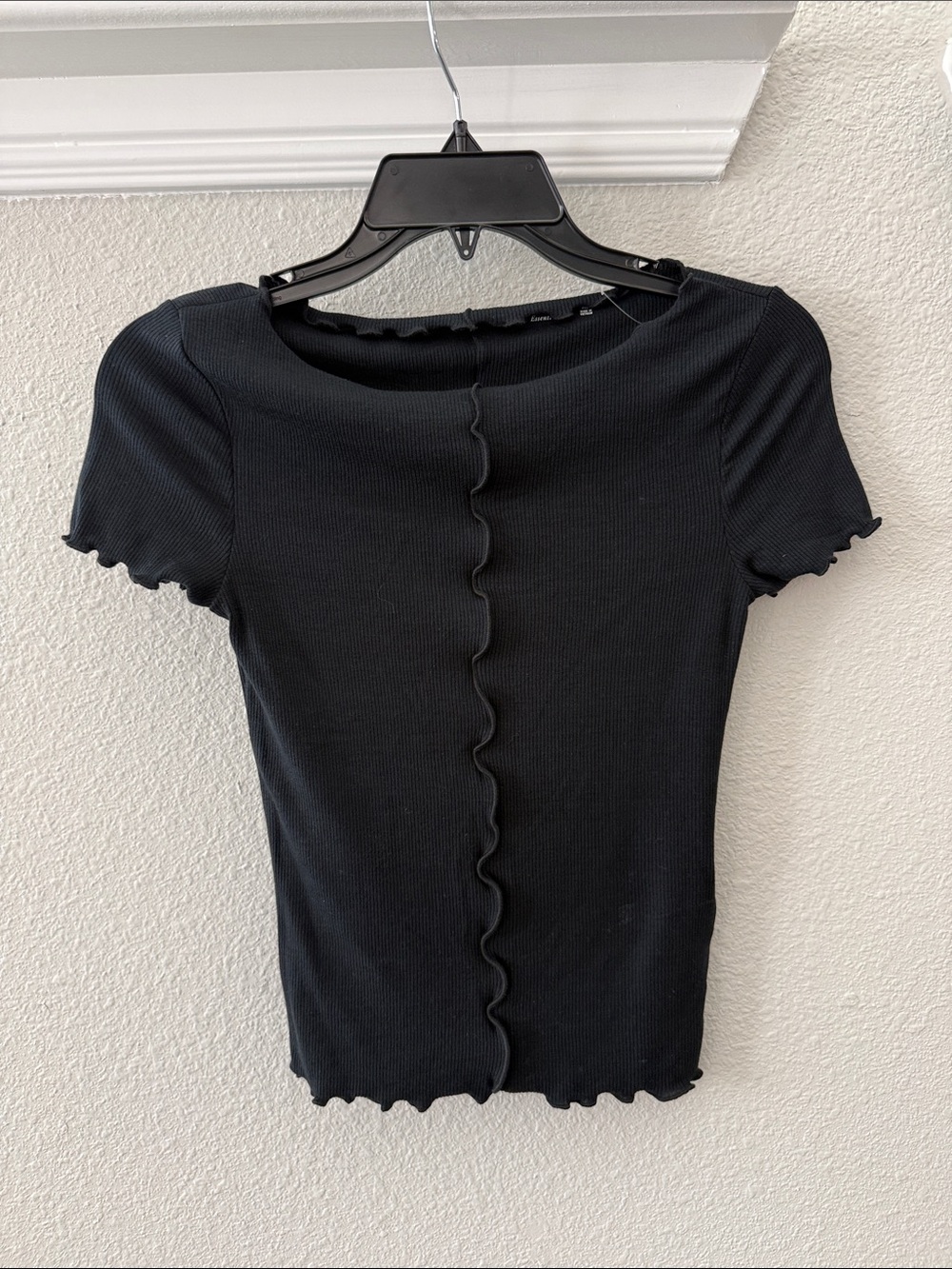 Abercrombie Women’s Ribbed Lettuce-Edge Short Sleeve Top - Black